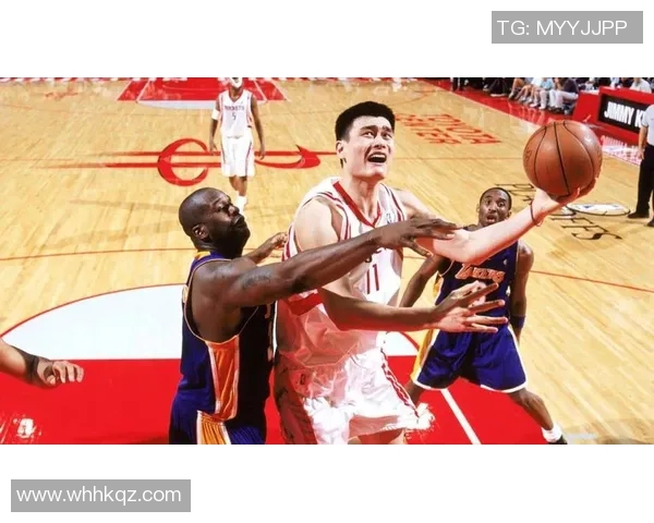 姚明精彩扣篮助力球队晋级赛场引爆全场热情