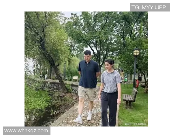 姚明全家幸福合影曝光温馨瞬间尽显家庭温暖与亲情纽带