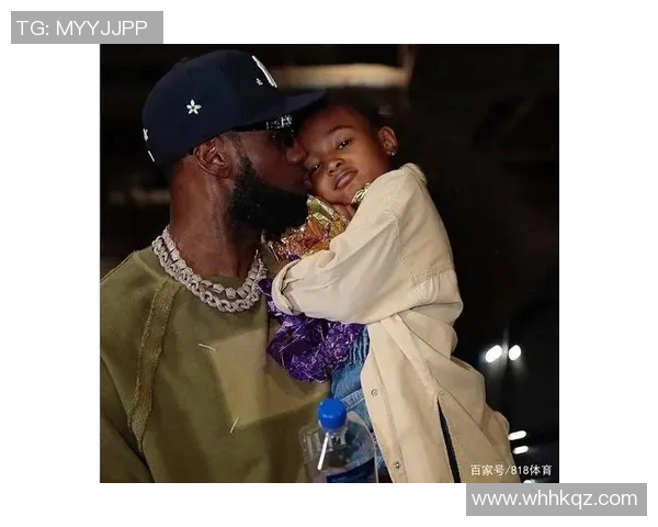 老抱着女儿的足球明星展现温情与坚韧的父爱故事 老抱着女儿的足球明星展现温情与坚韧的父爱故事