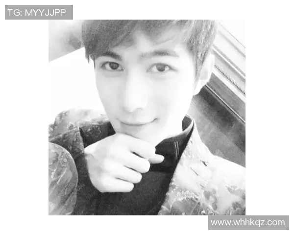 黑白风格足球明星男头像高清展示尽显运动魅力与个性风采