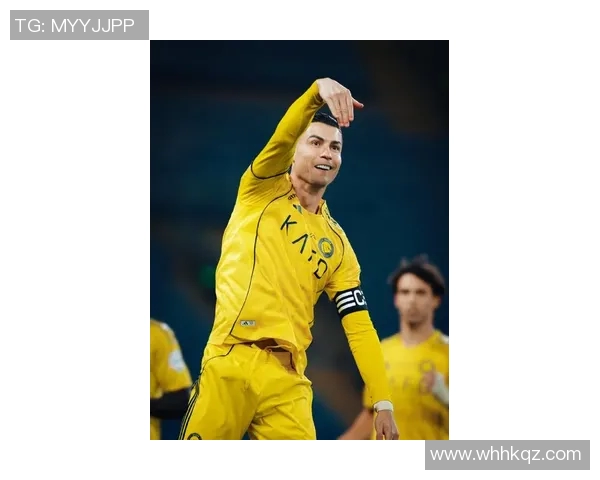 C罗化身街头足球明星展现惊人技巧与魅力引发热潮 C罗化身街头足球明星展现惊人技巧与魅力引发热潮